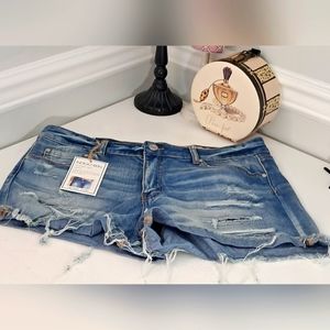 Indigo Rein Medium Wash Distressed Jean Short Sz 17 NWT